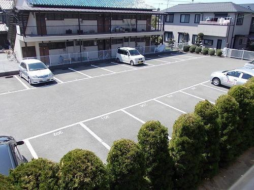 松風壱番館の駐車場