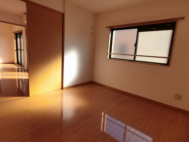 サンステージ東合川の洋室|オールフローリングで使いやすいです。