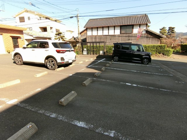 サンステージ東合川の駐車場|駐車場もしっかりあります。