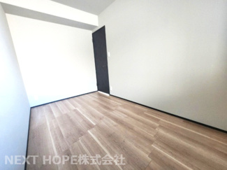 【洋室】 | アズループレシオ | 洋室約4.5帖です♪室内は令和７年８月フルリフォーム済み！お待たせ無しで即ご入居していただけます！