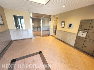 【エントランス】 | アズループレシオ | お手入れの行き届いたエントランスです♪オートロックで女性の方も安心してお住まいいただけます！！