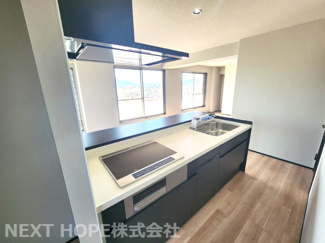 【キッチン】 | アズループレシオ | 圧迫感の無い対面式システムキッチンです♪お料理を作りながらリビングのご家族との楽しい会話が弾みますね(^^)