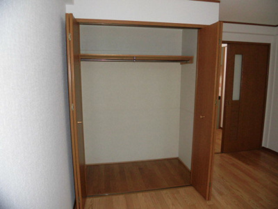 【収納】 | メゾンササキ | 大きなクローゼットがあります。