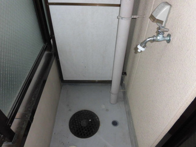 【設備】 | メゾンササキ | 室外洗濯機置き場です。