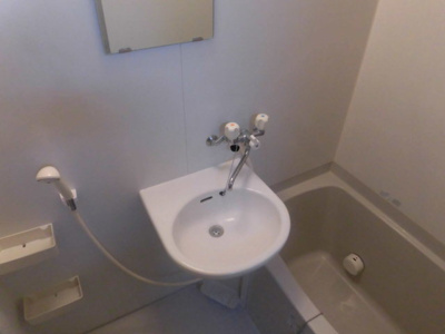 【洗面所】 | メゾンササキ | 鏡付き洗面台です。