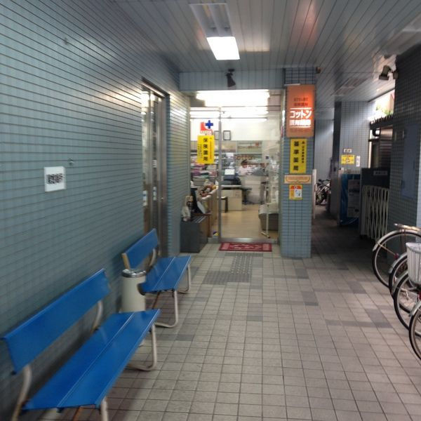大阪市西成区岸里東２丁目の店舗一部のエントランス