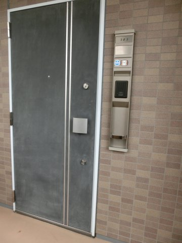 アイディスクエア川越新富町の玄関