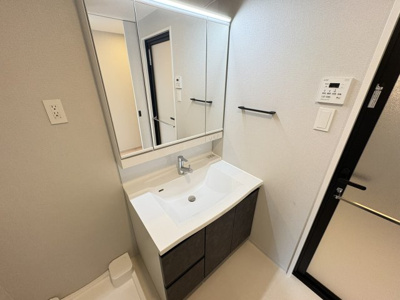 【洗面所】 | ＬｉｖｅＣａｓａ西宮 | 脱衣スペースもあります