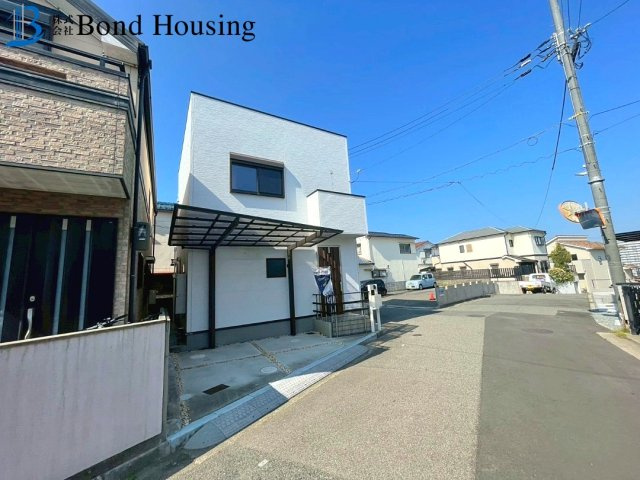 JR朝霧駅徒歩10分以内　朝霧南町4丁目　中古戸建の前面道路含む現地写真