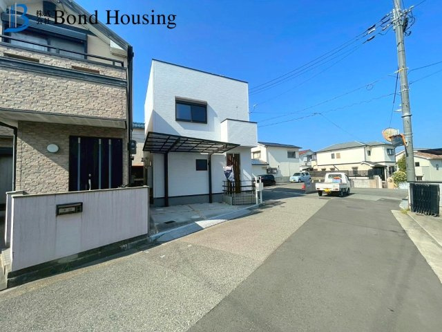 JR朝霧駅徒歩10分以内　朝霧南町4丁目　中古戸建の前面道路含む現地写真