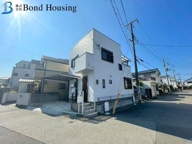 JR朝霧駅徒歩10分以内　朝霧南町4丁目　中古戸建の前面道路含む現地写真