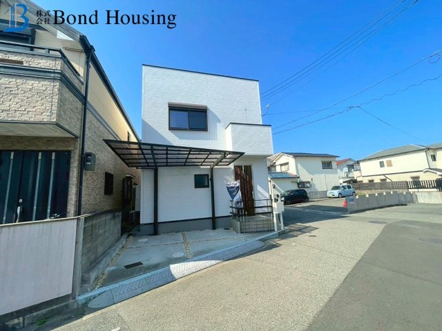 JR朝霧駅徒歩10分以内　朝霧南町4丁目　中古戸建の前面道路含む現地写真