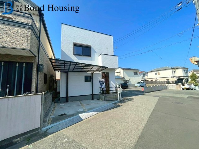 JR朝霧駅徒歩10分以内　朝霧南町4丁目　中古戸建の前面道路含む現地写真