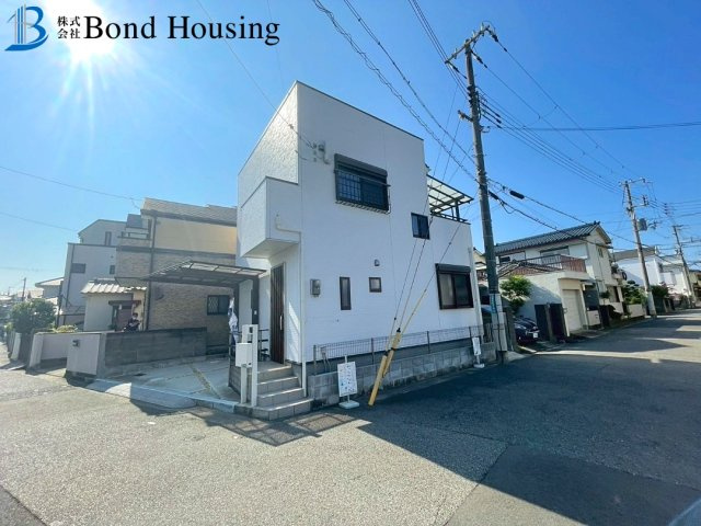 JR朝霧駅徒歩10分以内　朝霧南町4丁目　中古戸建の前面道路含む現地写真