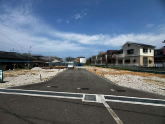 【前面道路含む現地写真】 | 西大路町　売土地　全５区画 | 業務スーパーまで徒歩１０分！オークワまで徒歩１１分！サンエーまで徒歩１５分！毎日のお買い物に便利ですね！その日の特売日などでスーパーを選べますね♪