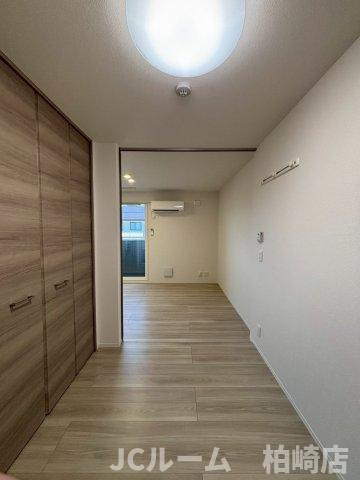 柏崎市三和町のアパートの洋室