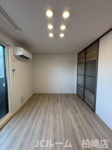 柏崎市三和町のアパートの居間・リビング