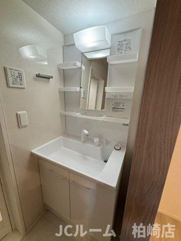 柏崎市三和町のアパートの独立洗面台