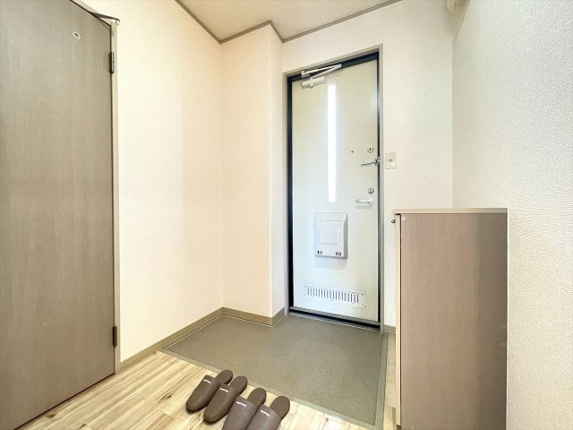 アピエ壱番館の玄関|※写真は別室です。