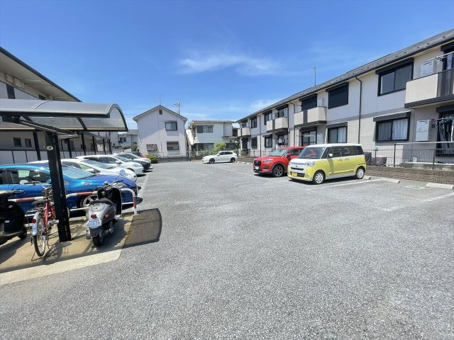 アピエ壱番館の駐車場