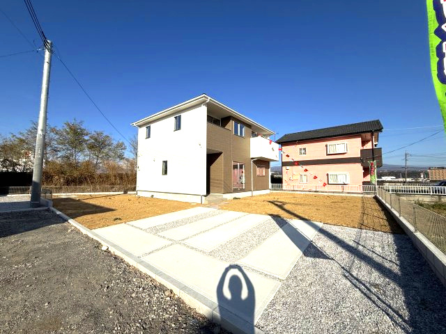 アーバンスタイル渋川市八木原１期　４号棟の駐車場|駐車場もきれいにに整備されています。