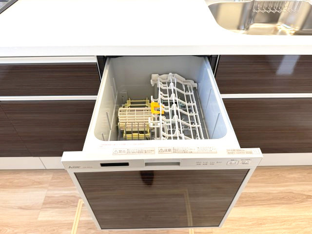 アーバンスタイル渋川市八木原１期　４号棟のその他|食洗器も付いてます♪家事の時短になります！