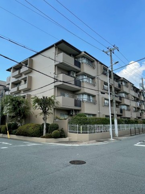 【外観】 | 古市南コーポ２号棟 | 5階建て総戸数20戸の小規模マンション。大きなマンションに比べると人の出入りが少なく、静かな環境が守られやすいです。4階部分のお部屋は、万が一の際にも階段で行き来ができますね。