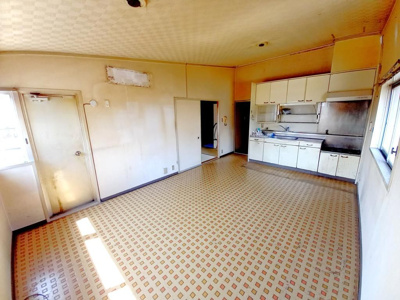 【居間・リビング】 | 古市南コーポ２号棟 | 日常の中心となるLDK。二面採光の明るい空間です。