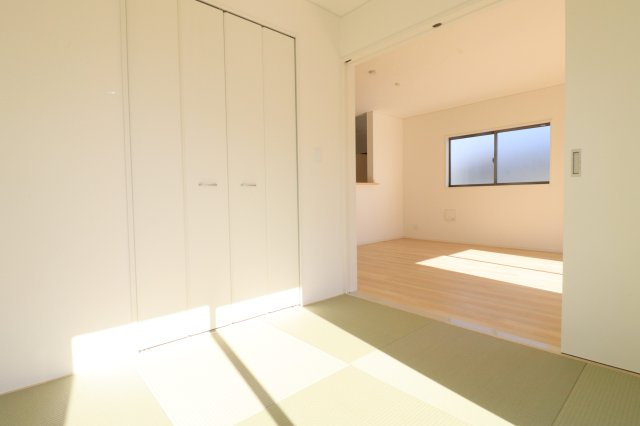 郡山市富田町大徳南第19　　　4号棟　　小山田小学校、大槻中学区の和室|リビングに隣接する和室♪