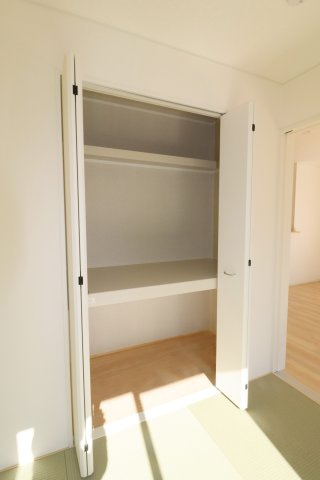 郡山市富田町大徳南第19　　　4号棟　　小山田小学校、大槻中学区の和室|リビングに隣接する和室♪