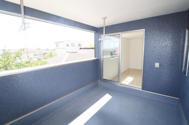 郡山市富田町大徳南第19　　　4号棟　　小山田小学校、大槻中学区の洋室|サンルームスペース♪