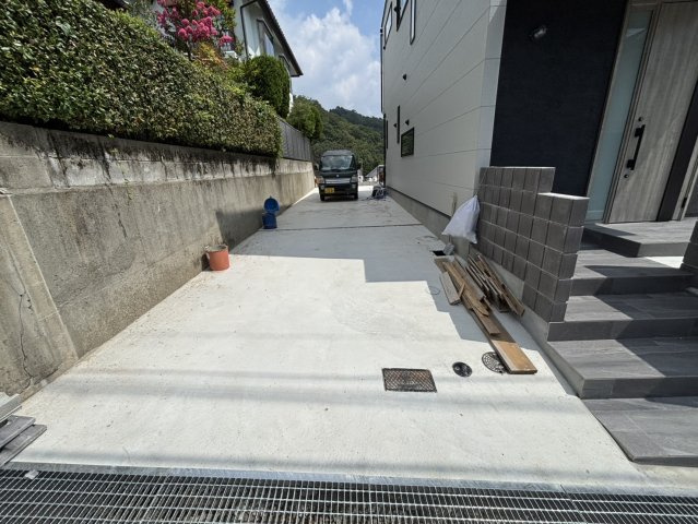 渦森台4丁目一戸建の駐車場