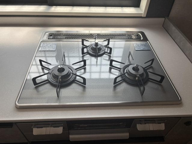 渦森台4丁目新築戸建のキッチン|ガスコンロ