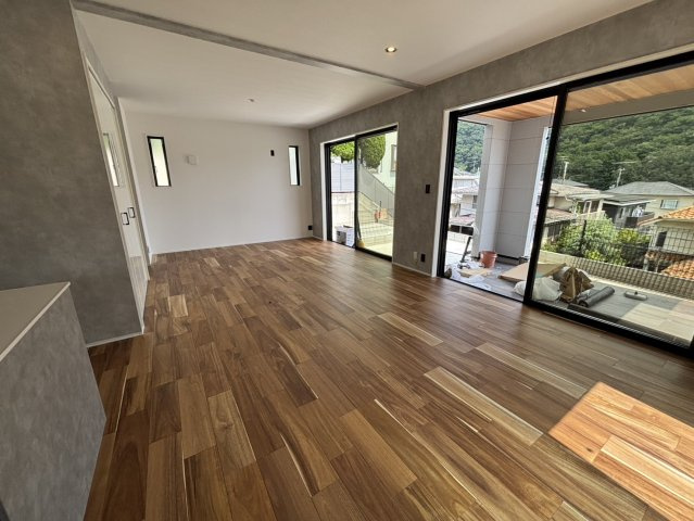 渦森台4丁目新築戸建の居間・リビング