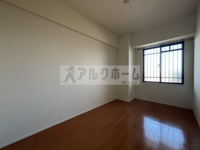 アディーレ八尾の洋室