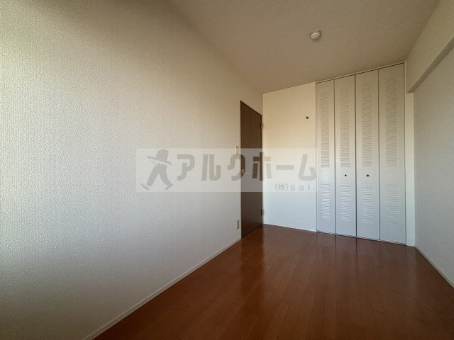 アディーレ八尾の洋室
