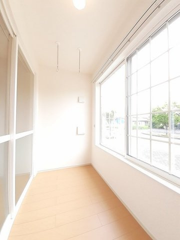 ラ・シンティランテⅡの内装|明るい色調の室内です