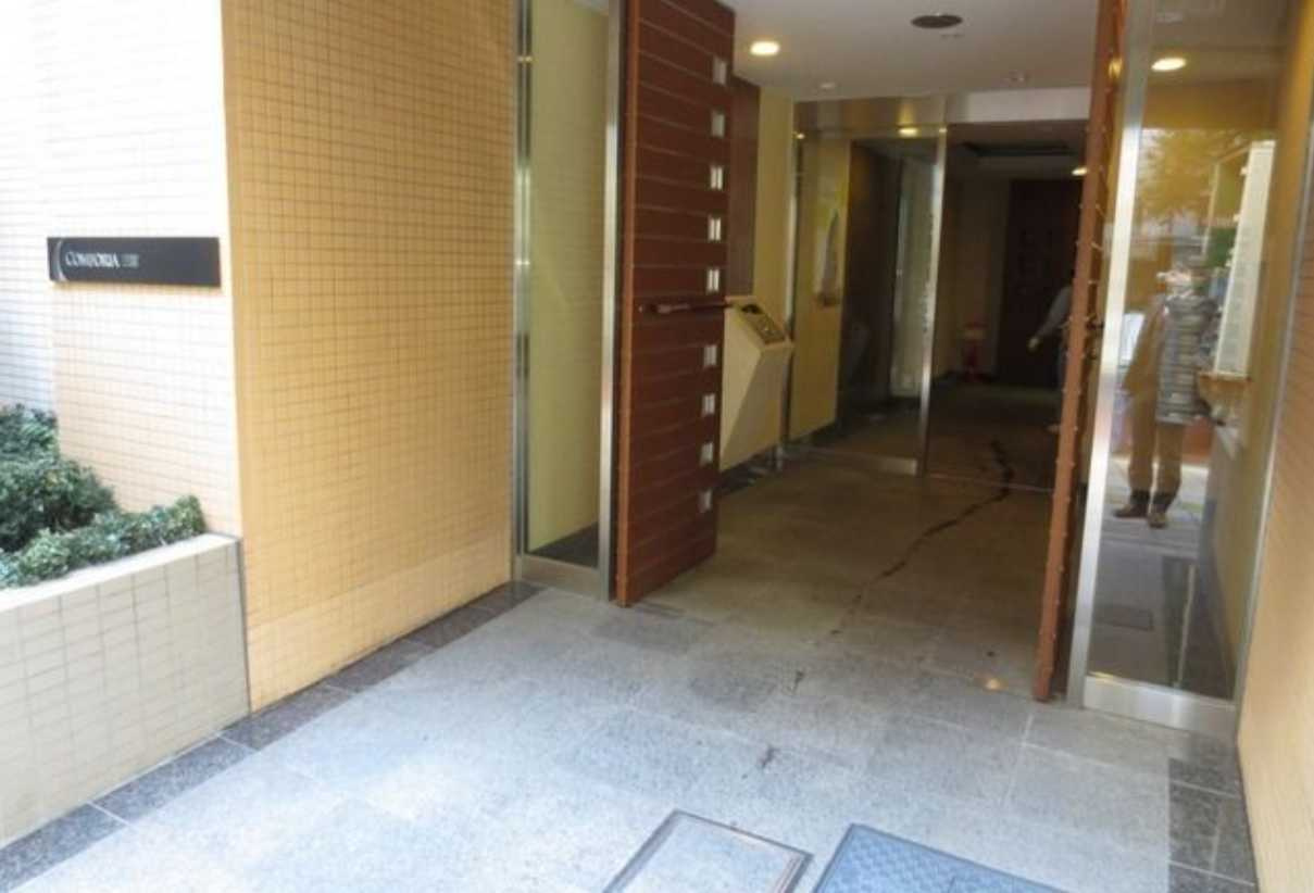 コンフォリア三宿　礼金0　ペット相談可　高層階のエントランス