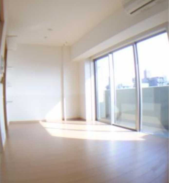 コンフォリア三宿　礼金0　ペット相談可　高層階の居間・リビング