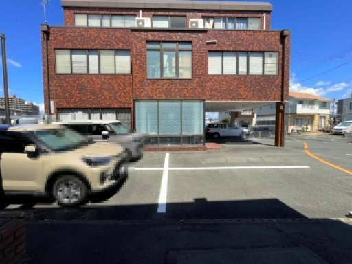 アンドービルの駐車場