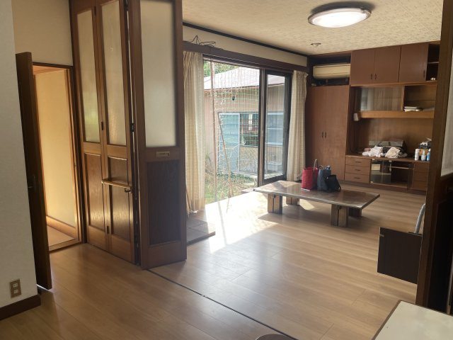 川奈　戸建ての洋室|明るい南向きの洋室