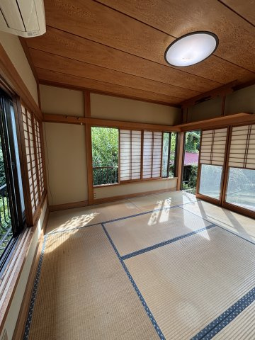 川奈　戸建ての和室|3方向景色が楽しめる1階和室