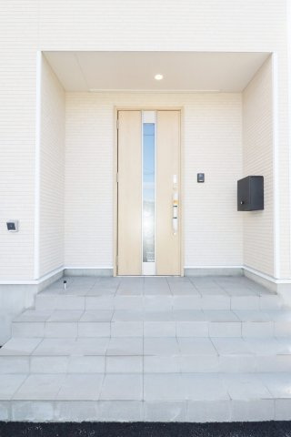 郡山市富田町大徳南第19　　　8号棟　　小山田小学校、郡山第6中学区の玄関