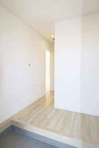 郡山市富田町大徳南第19　　　8号棟　　小山田小学校、郡山第6中学区の玄関