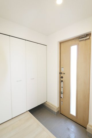 郡山市富田町大徳南第19　　　8号棟　　小山田小学校、郡山第6中学区の玄関