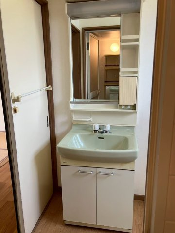 中屋ビルの独立洗面台