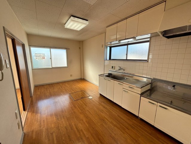 中屋ビルの居間・リビング