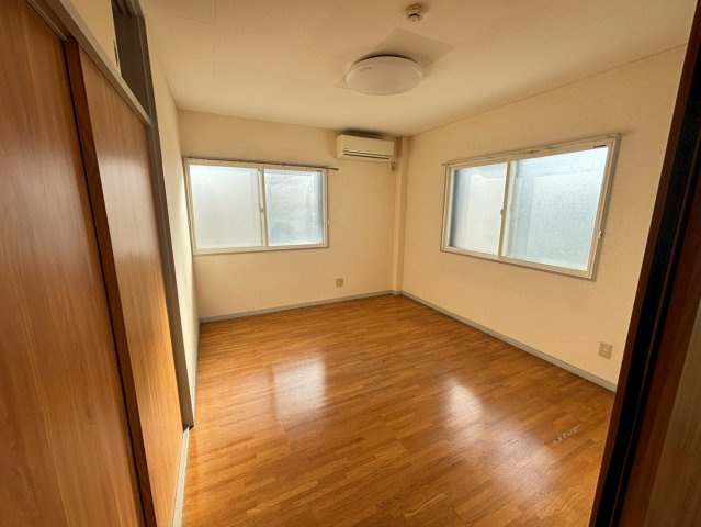 中屋ビルの洋室