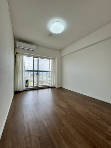 守口ハイライフB棟の洋室|洋室は約6帖あり、クローゼット付きです。