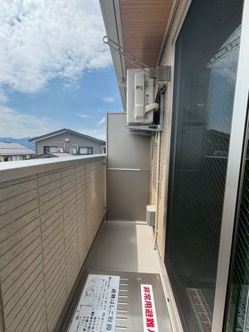 柏崎市三和町のアパートのバルコニー